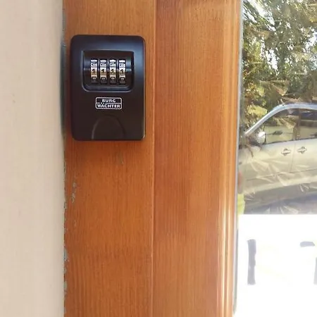 Varalja Apartment *